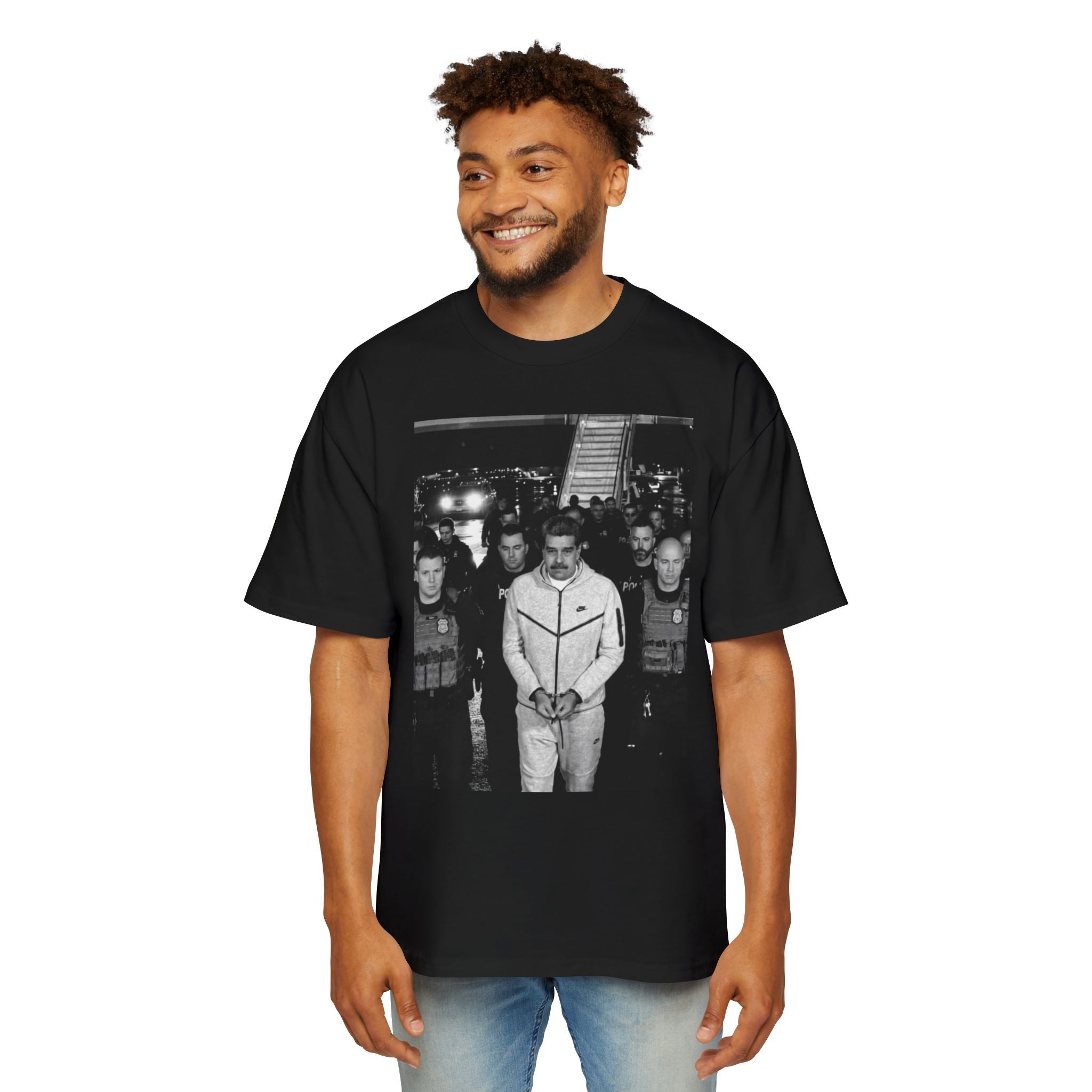 Unisex Black T-shirt Oversizes - 'A Cada Cochino Le Llega Su 3 de Enero'